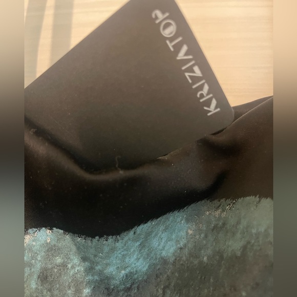 This original one of a kind Krizia bag was only carried on runway fashion. - Picture 6 of 10